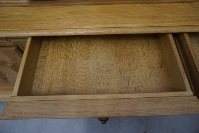 WITRYNA Z KOMODĄ LITY DĄB 8 DRZWIOWA SZER. 275 CM