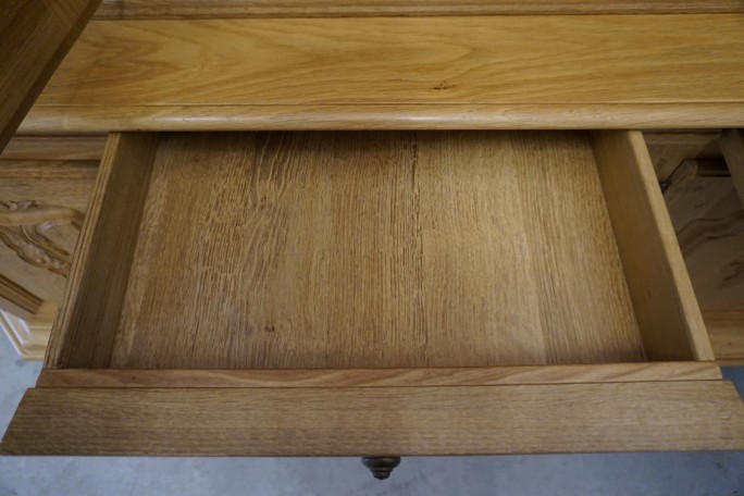 WITRYNA Z KOMODĄ LITY DĄB 8 DRZWIOWA SZER. 275 CM