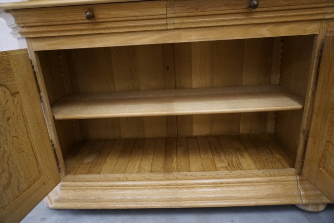 WITRYNA Z KOMODĄ LITY DĄB 8 DRZWIOWA SZER. 275 CM