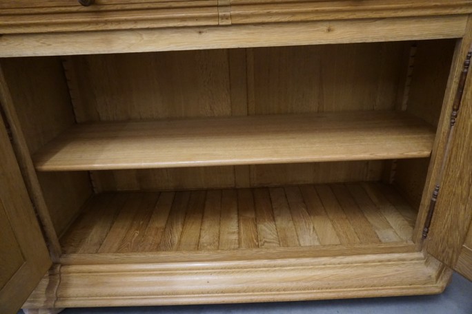 WITRYNA Z KOMODĄ LITY DĄB 8 DRZWIOWA SZER. 275 CM