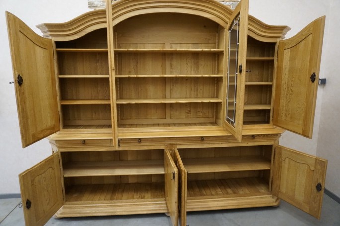 WITRYNA Z KOMODĄ LITY DĄB 8 DRZWIOWA SZER. 275 CM