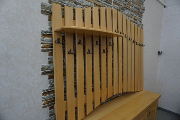 WIESZAK DO PRZEDPOKOJU DUŻY JASNY BUK SZER. 170 CM