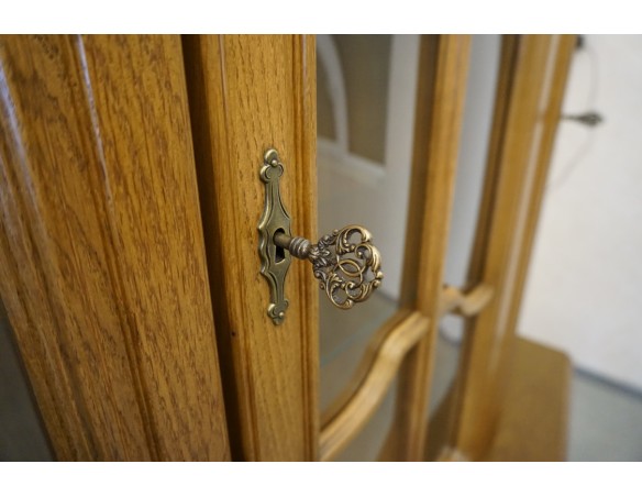 WITRYNA Z KOMODĄ PODŚWIETLANA 8 DRZWIOWA SZER. 179 CM