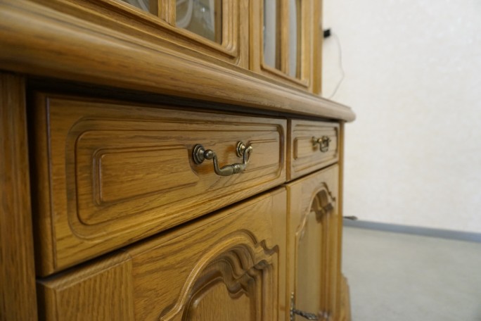 WITRYNA Z KOMODĄ PODŚWIETLANA 8 DRZWIOWA SZER....