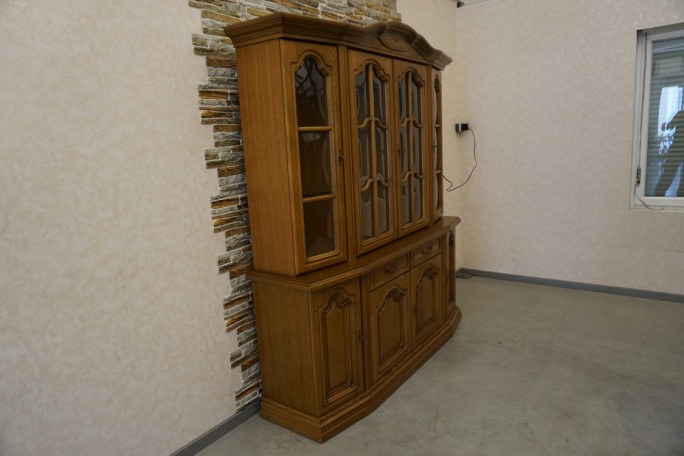 WITRYNA Z KOMODĄ PODŚWIETLANA 8 DRZWIOWA SZER....