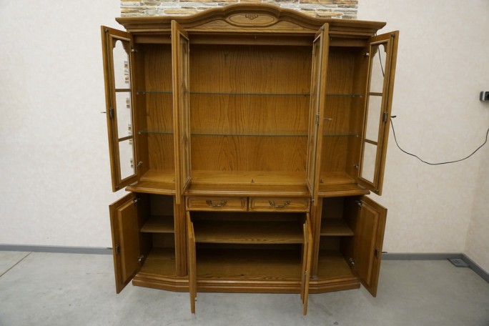 WITRYNA Z KOMODĄ PODŚWIETLANA 8 DRZWIOWA SZER....