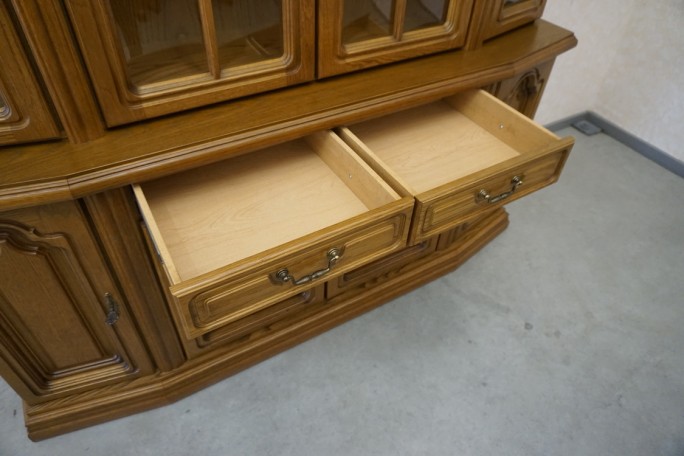 WITRYNA Z KOMODĄ PODŚWIETLANA 8 DRZWIOWA SZER....