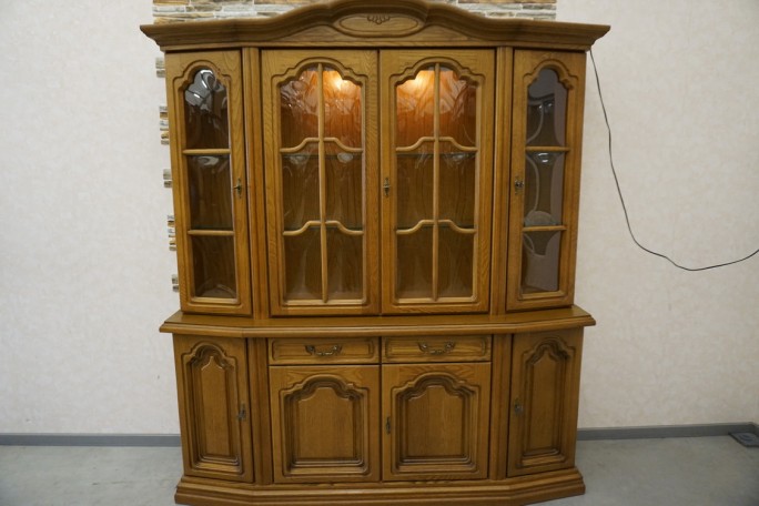 WITRYNA Z KOMODĄ PODŚWIETLANA 8 DRZWIOWA SZER....