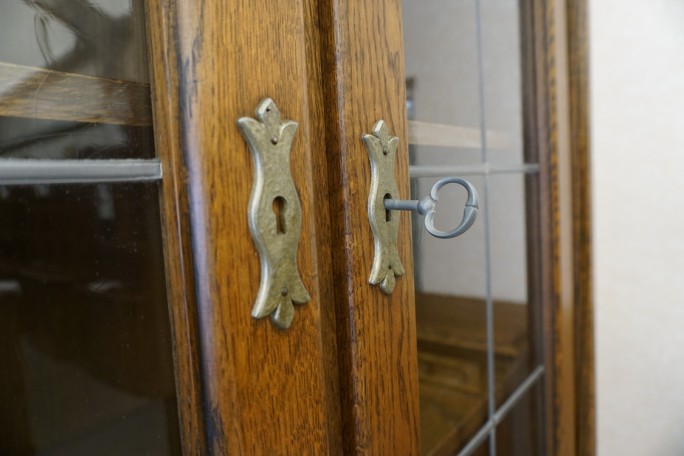 WITRYNA Z KOMODĄ DĘBOWA CIEMNA 4 DRZWIOWA SZER....