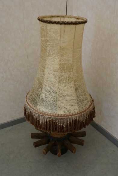 ORYGINALNA LAMPA Z PIASTY STAREGO WOZU DREWNIANEGO KOŁA wys. 112 cm