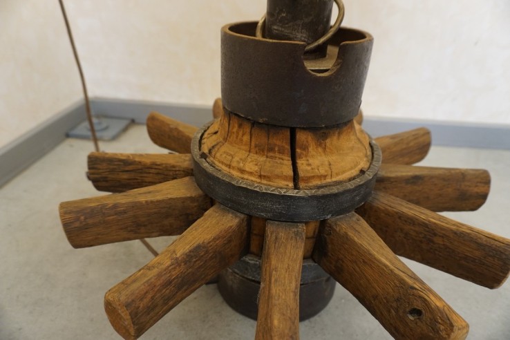 ORYGINALNA LAMPA Z PIASTY STAREGO WOZU...