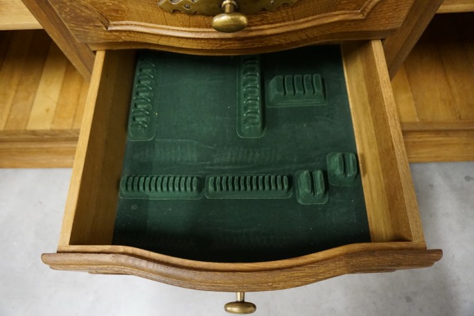 WITRYNA Z KOMODA LITY DĄB 5 DRZWIOWA SZER. 205 CM