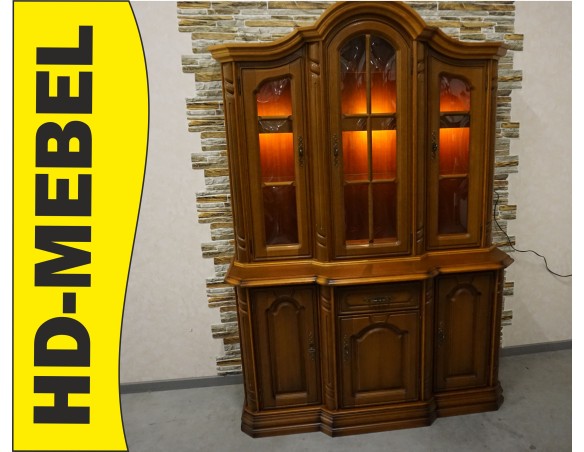 WITRYNA Z KOMODĄ ORZECHOWA PODŚWIETLANA SZER. 145 CM