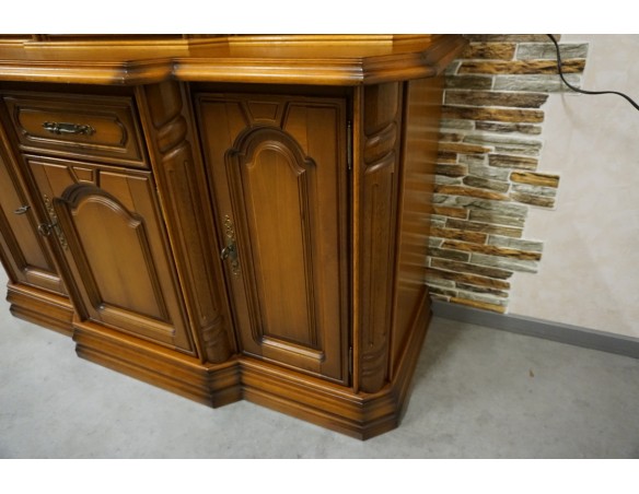 WITRYNA Z KOMODĄ ORZECHOWA PODŚWIETLANA SZER. 145 CM