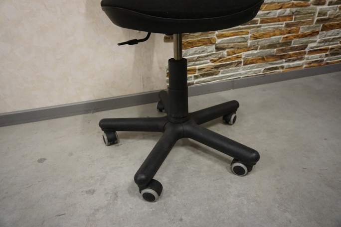 FOTEL BIUROWY OBROTOWY CZARNY 44/50 CM