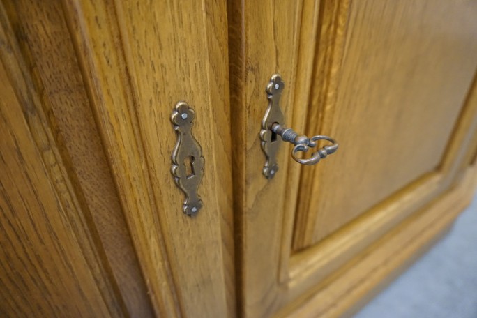 KOMODA DĘBOWA 4 DRZWIOWA 2 SZUFLADY SZER. 185 CM