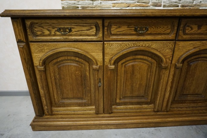 KOMODA DĘBOWA 4 DRZWIOWA SZER. 211 CM