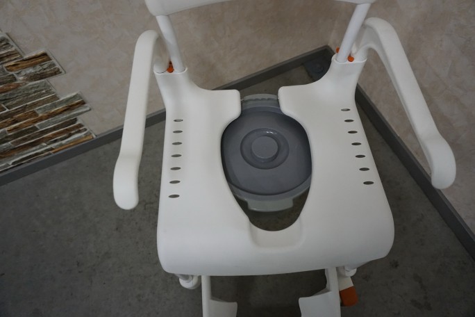 Wózek Sanitarny Krzesło toaletowo - prysznicowy...