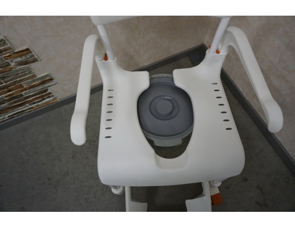 Wózek Sanitarny Krzesło toaletowo - prysznicowy Etac CLEAN 55