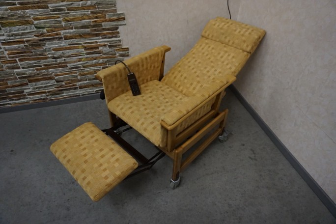 FOTEL WĄSKI 68 CM KRZESŁO ELEKTRYCZNY NA PILOTA...