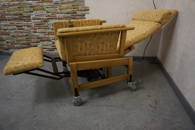 FOTEL WĄSKI 68 CM KRZESŁO ELEKTRYCZNY NA PILOTA...