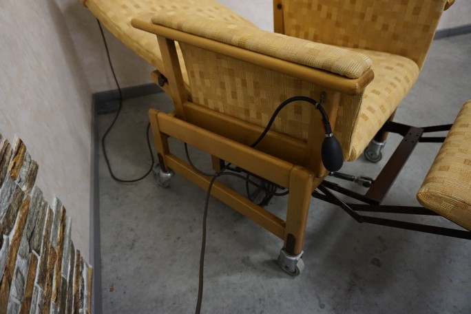 FOTEL WĄSKI 68 CM KRZESŁO ELEKTRYCZNY NA PILOTA...