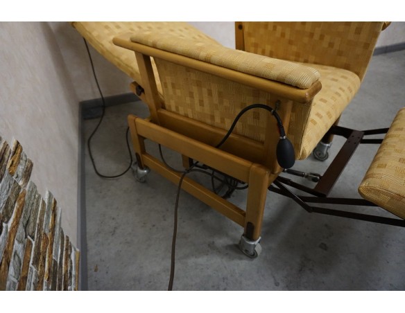 FOTEL WĄSKI 68 CM KRZESŁO ELEKTRYCZNY NA PILOTA ROZKŁADANY POMOC WSTAWANIA