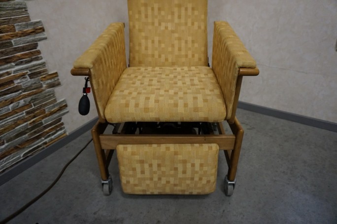 FOTEL WĄSKI 68 CM KRZESŁO ELEKTRYCZNY NA PILOTA...