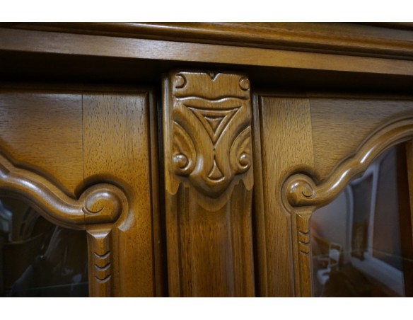 WITRYNA Z KOMODĄ ORZECHOWA PODŚWIETLANA SZER. 145 CM