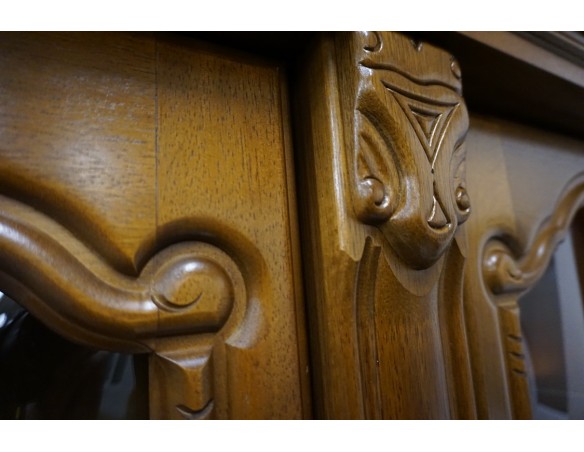 WITRYNA Z KOMODĄ ORZECHOWA PODŚWIETLANA SZER. 145 CM