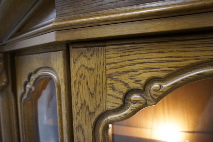 WITRYNA WISZĄCA DĘBOWA PODŚWIETLANA SZER. 166 CM