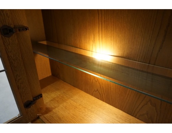 WITRYNA WISZĄCA DĘBOWA PODŚWIETLANA SZER. 166 CM