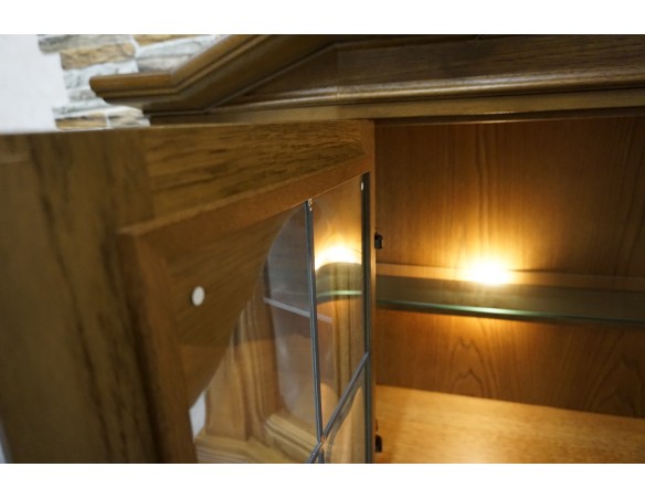 WITRYNA WISZĄCA DĘBOWA PODŚWIETLANA SZER. 166 CM