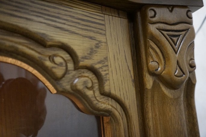 WITRYNA WISZĄCA DĘBOWA PODŚWIETLANA SZER. 166 CM