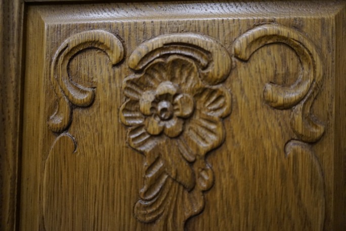 KOMODA DĘBOWA W STYLU CHIPPENDALE 4 DRZWIOWA...