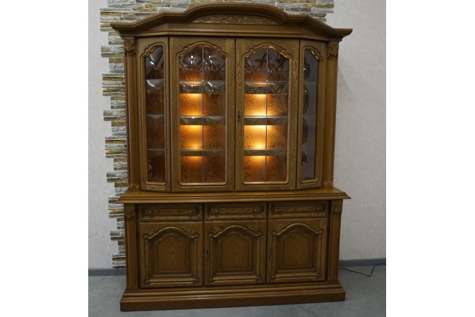 WITRYNA Z KOMODĄ DĘBOWA PODŚWIETLANA SZER. 168 CM