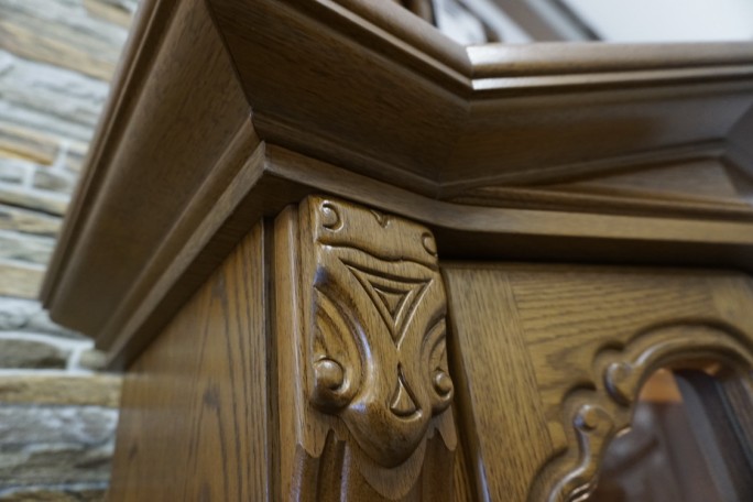 WITRYNA Z KOMODĄ DĘBOWA PODŚWIETLANA SZER. 168 CM