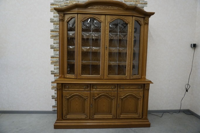 WITRYNA Z KOMODĄ DĘBOWA PODŚWIETLANA SZER. 168 CM