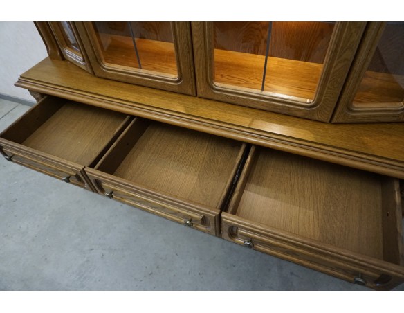 WITRYNA Z KOMODĄ DĘBOWA PODŚWIETLANA SZER. 168 CM