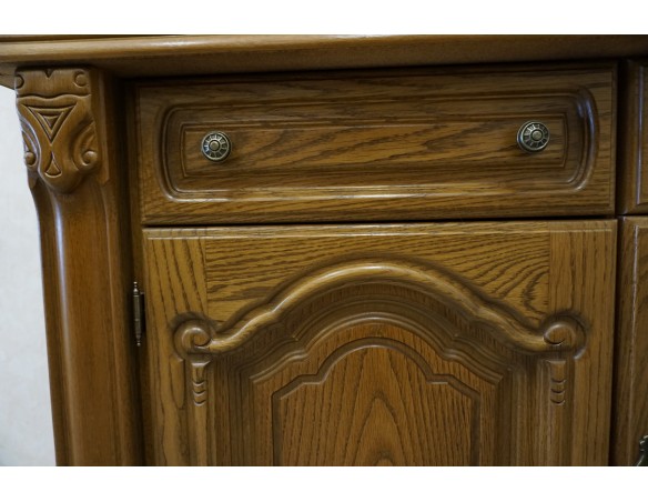 WITRYNA Z KOMODĄ DĘBOWA PODŚWIETLANA SZER. 168 CM