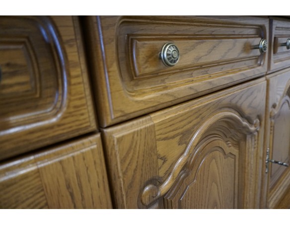 WITRYNA Z KOMODĄ DĘBOWA PODŚWIETLANA SZER. 168 CM