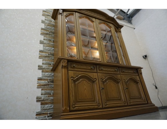 WITRYNA Z KOMODĄ DĘBOWA PODŚWIETLANA SZER. 168 CM