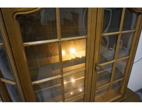 WITRYNA Z KOMODĄ DĘBOWA PODŚWIETLANA SZER. 156 CM