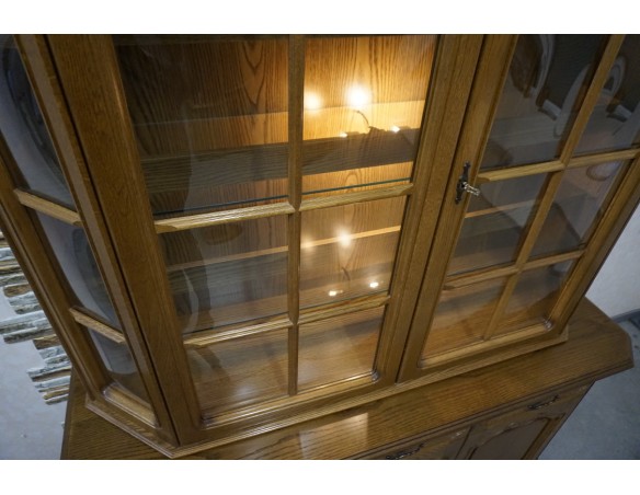 WITRYNA Z KOMODĄ DĘBOWA PODŚWIETLANA SZER. 156 CM