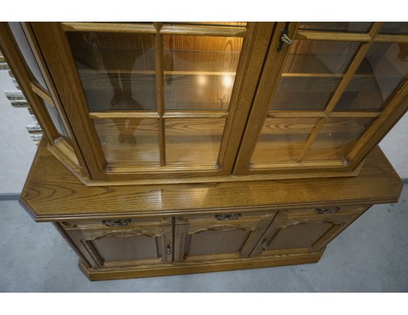 WITRYNA Z KOMODĄ DĘBOWA PODŚWIETLANA SZER. 156 CM