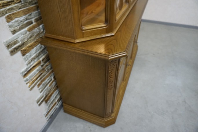 WITRYNA Z KOMODĄ DĘBOWA PODŚWIETLANA SZER. 156 CM