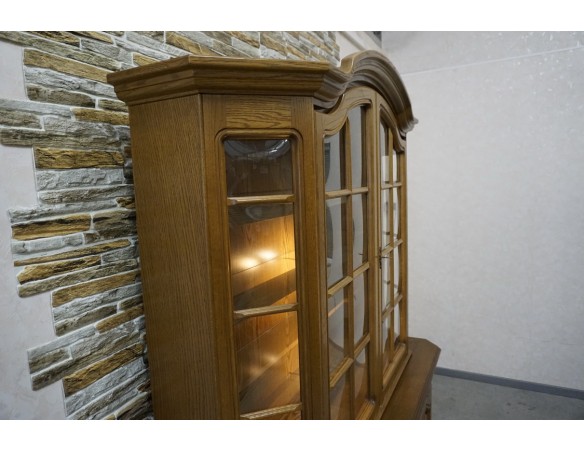 WITRYNA Z KOMODĄ DĘBOWA PODŚWIETLANA SZER. 156 CM