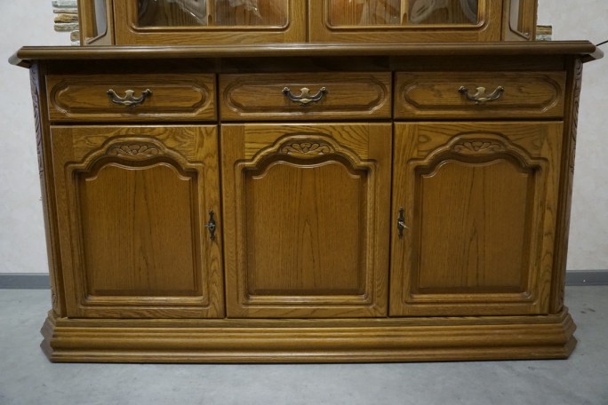 WITRYNA Z KOMODĄ DĘBOWA PODŚWIETLANA SZER. 156 CM