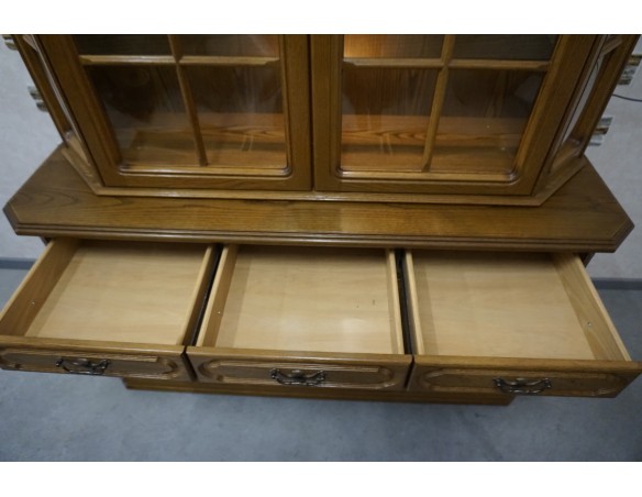 WITRYNA Z KOMODĄ DĘBOWA PODŚWIETLANA SZER. 156 CM