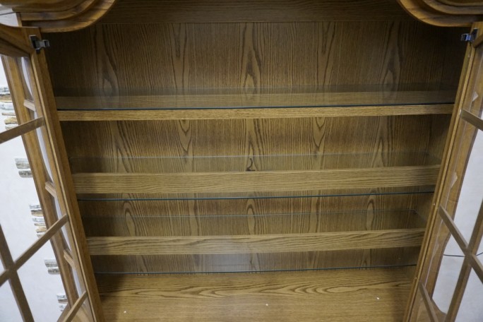 WITRYNA Z KOMODĄ DĘBOWA PODŚWIETLANA SZER. 156 CM